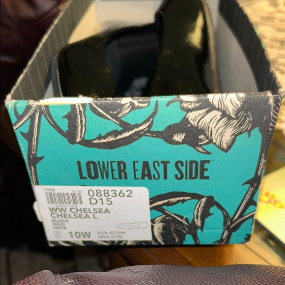 NWT- Lower East Side Patent Y2K Glossy Black Flats Size 10W - Picture 5 of 5